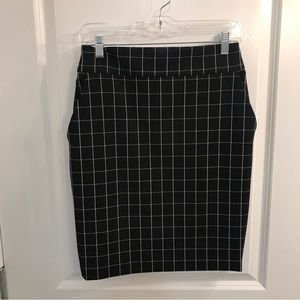 NWT Express Size 4 Pencil Skirt with Pockets